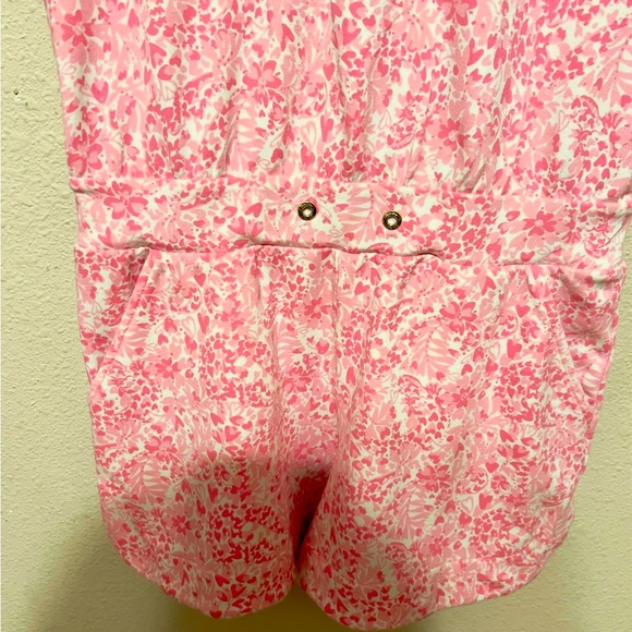 Lilly Pulitzer Pink & White Patterned Women's Romper with gold accents. Size XS - Picture 5 of 6